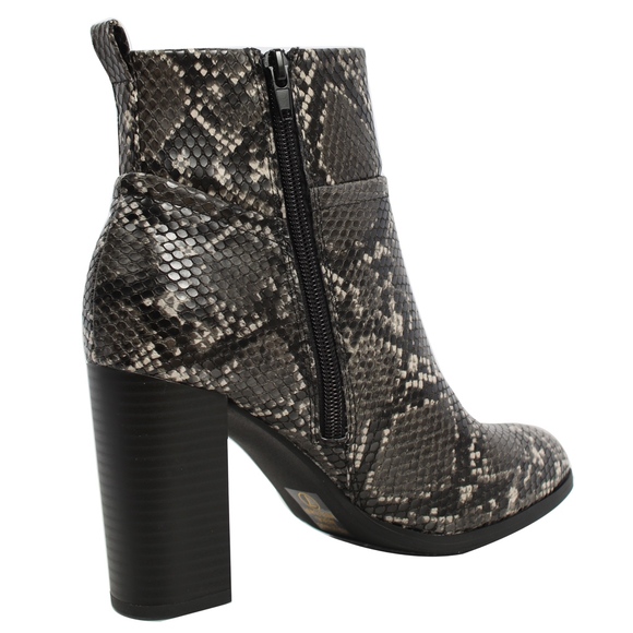 Size 7.5 Black Grey Python Faux Leather Pull On - Picture 4 of 7